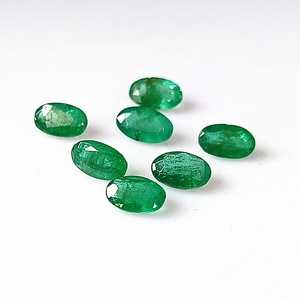 Esmeralda Zambiana Natural de Corte Ovalado de 1.40 Quilates, Calibrada de 3x5 mm, Facetada, Suelta, Translúcida, Hermosa, Lote de 7 Piezas - Product Image 1