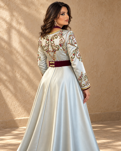 Elegante Caftán Marroquí Maxi Azul Plateado Bordado con Detalles de Piedras Multicolor en Borgoña y Dorado, Hecho a Mano, para Fiestas, Largo, Estilo Musulmán - Product Image 1