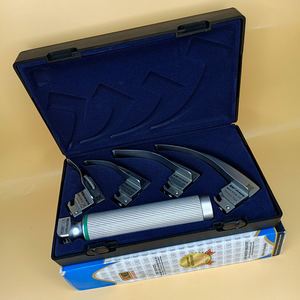 LAPA-733071-2-4 ชุดเครื่องมือส่องกล่องเสียงแบบไฟเบอร์ออปติก Macintosh พร้อมใบมีดเหล็ก 4 ใบ ขนาด 0-1-2-3 สำหรับผู้ใหญ่ ด้ามจับคุณภาพพรีเมียม ใบมีดฆ่าเชื้อได้ - Product Image 2