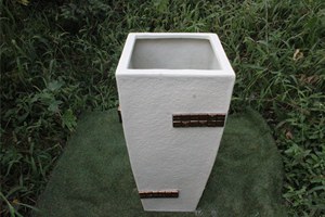 กระถางต้นไม้ทรงสี่เหลี่ยมผืนผ้า รุ่น Elegance Mosaic KNT สีขาว ทำจากไฟเบอร์กลาส แกะสลักด้วยมือ ดีไซน์คลาสสิก ผิวเรียบเงางาม ใช้ได้ทั้งภายในและภายนอกอาคาร ดีไซน์โดดเด่นไม่เหมือนใคร - Product Image 4