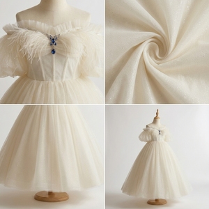 Robe de bal de prestige de luxe pour filles, en tulle et satin ivoire scintillant, respirante, avec manches bouffantes et plumes, ornée de cristaux, style haute couture - Product Image 4