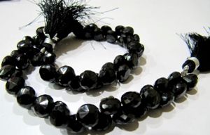Perles de pierres précieuses en spinelle noire naturelle, forme d'oignon, facettées, 10 pouces - Product Image 4