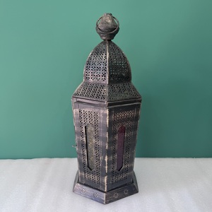 โคมไฟเหล็กแกะสลักลายมือ งานฝีมือ ดีไซน์สวยงาม รูปทรงแปลกตา สำหรับตกแต่งบ้าน ใช้ได้ทุกโอกาส รุ่น L514 - Product Image 3