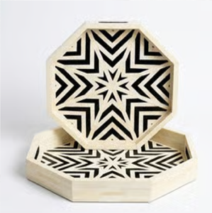Bandeja octogonal con incrustaciones de hueso natural, adornada con arte geométrico negro en forma de estrella, disponible a precios de mayorista. - Product Image 1