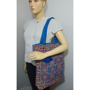 Sac fourre-tout ethnique brodé à la main, magnifique sac à bandoulière de style bohème, sac à main ethnique artistique avec broderie complexe - Product Image 3