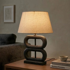 Lampe de table artisanale en métal KS International avec abat-jour en flanelle, lampe de chevet décorative pour chambre à coucher, Uttar Pradesh - Product Image 1