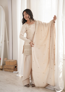 Ensemble de vêtements festifs pour femmes, tunique en soie romaine de luxe, pantalon Farshi, broderie Dori, bordure à sequins, écharpe, finitions cousues - Product Image 2