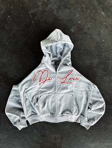 Sweat-shirt à capuche court zippé pour femme, personnalisé, avec broderie script, finition bords bruts, streetwear premium, en coton doux - Product Image 3