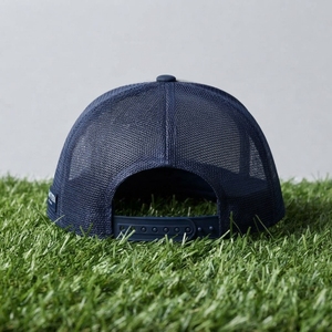Gorra Trucker Gris para Hombre, con Letras Bordadas Personalizadas, Malla Trasera, Ajustable, Estilo Urbano - Product Image 5