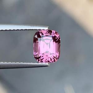 Spinelle rose naturelle facettée, pierre précieuse de qualité supérieure pour la fabrication de bijoux - Product Image 1
