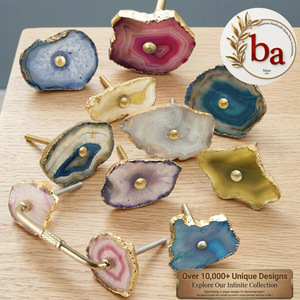 Boutons de meuble et poignées de tiroir en agate naturelle industrielle DIY avec garniture dorée, forme originale pour salle de bain et salon - Product Image 1