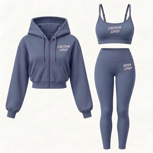 Conjunto deportivo de 3 piezas para mujer con logotipo personalizado del fabricante, chaqueta deportiva con cremallera, sujetador deportivo y pantalones capri para otoño. - Product Image 3