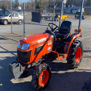 Tracteur compact Kubota B2320 haute performance pour l'entretien des jardins, le travail léger du sol et les travaux de paysagisme professionnels - Product Image 6