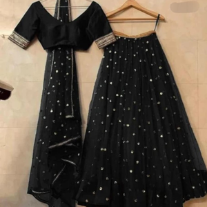 Lehenga Choli Tradicional Negro Premium con Detalles de Espejo/Lentejuelas - Product Image 2