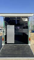 Remorque pour chevaux Square 3 HAL Thoroughbred 3HAL-S, chargement par l'angle, avec aération de toit, porte de caravane, réservoir d'eau, hauteur de toit étendue