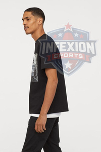 Camiseta Negra de Manga Corta para Hombre con Estampado Fotográfico, Cuello Redondo, Corte Regular, Informal, de Algodón - Product Image 3
