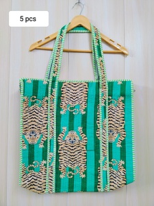 Magnifique sac fourre-tout réversible haut de gamme, imprimé Ikat indien populaire, en coton et velours matelassé, sac de marché hippie - Product Image 1