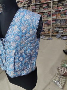 Chaleco Acolchado de Algodón con Estampado Floral Azul, Cuello en V, Sin Mangas, Chaqueta Ligera de Verano para Mujer, REGALO PARA ELLA - Product Image 3