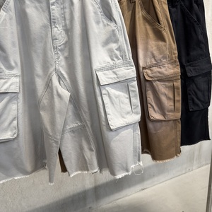 Shorts cargo pour homme, couleur unie, longueur bermuda, en toile, avec poches, taille mi-haute, fermeture boutonnée, style décontracté - Product Image 2