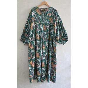 Vestido Maxi Ligero de Verano de Algodón con Estampado Floral Hecho a Mano, Lavable, con Cuello Profundo, para Vacaciones, para Mujer - Product Image 1