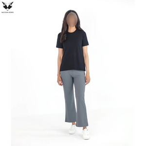 Camiseta Casual de Última Moda 2026, Servicio OEM, Nueva Llegada, Corte Holgado, Color Negro Sólido, Camisetas Casuales Lisas para Mujer - Product Image 5