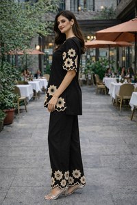 Hermosa Tela de Algodón Premium con Bordado para Salwar Kameez - Estilo Moderno de Secado Rápido para Fiestas/Bodas/Graduaciones - Product Image 3