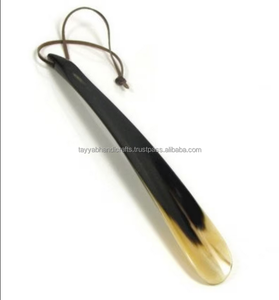 Véritable corne de buffle Accessoire de chaussure élégant fait à la main avec une corne de chaussure de buffle lisse, élégante et vintage. - Product Image 1