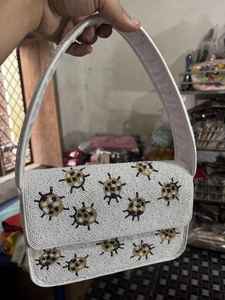 Sac à bandoulière pour femme avec broderie motif poisson et perles, motif vague abstraite rose et verte, pochette à rabat pour soirées et événements - Product Image 5