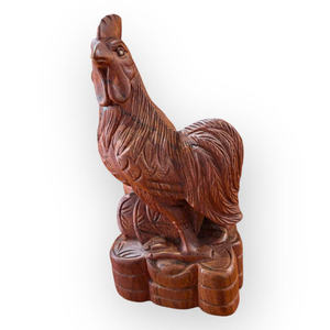 La statue du coq est exquisamment sculptée en bois de Huong. - Product Image 6