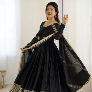 Vestido Anarkali Chinon Premium para Fiestas con Adornos de Dori Latkan y Lentejuelas - Product Image 1