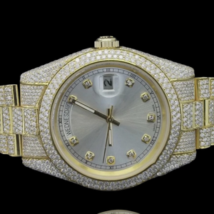 Reloj de Hombre de Primera Calidad con Fecha y Día Automáticos, Esfera Redonda de Cristal con Diamantes Moissanite, Movimiento de Cuarzo, Moderno - Product Image 5