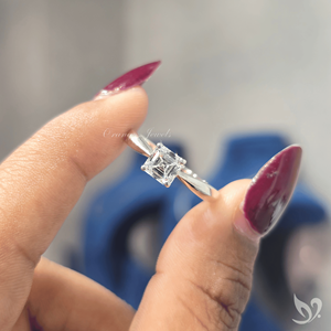 Anillo de compromiso geométrico de oro blanco de 10K con diamante de laboratorio de 1.0 quilates con corte Asscher y tallo pellizcado, regalo de boda de oro. - Product Image 5