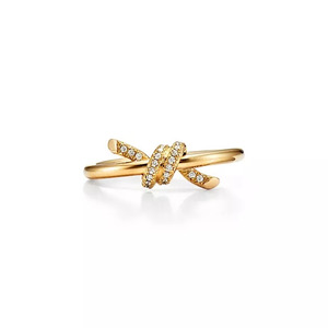 Anillo de Oro Amarillo con Diamantes y Nudo de Amor - Product Image 1