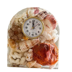 Horloge de table en coquillage d'inspiration vintage avec laiton antique - Product Image 1