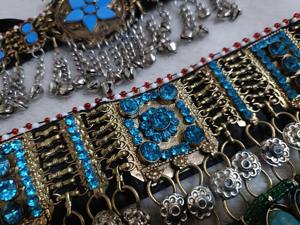 Parures de bijoux afghans traditionnels avec collier ras-du-cou en pièces d'argent vintage et boucles d'oreilles tribales assorties - Product Image 5