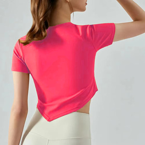 Vente en gros de crop tops pour femmes au design unique, crop tops en tricot sans manches pour femmes, couleur unie, décontracté et adapté au travail - Product Image 2