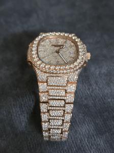 Montre élégante en acier inoxydable avec mouvement ETA, design unique, luxe, clarté VVS, diamant moissanite, quartz, pour les occasions spéciales et les affaires - Product Image 4