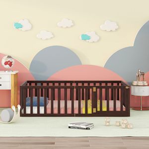 Letto a pavimento in legno di noce per bambini, misura Twin, con recinzione e porta (Vecchio SKU WF289661AAL) - Product Image 2