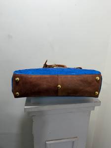 Sac fourre-tout RABADA pour femme en cuir de vachette bleu à poils, avec garniture en cuir véritable marron, bandoulière amovible, durable, idéal pour les mariages - Product Image 3