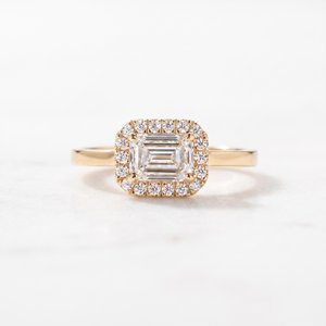 Bague halo en or ou platine avec diamant de laboratoire émeraude IGI 1 carat de haute qualité, style East West, bijou diamanté, cadeau au prix d'usine - Product Image 6