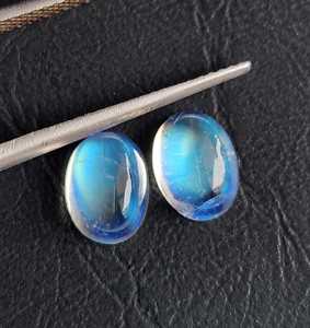 Pierre de lune arc-en-ciel 6x8 mm, forme ovale, cabochon, pierre de lune arc-en-ciel bleue, prix de gros disponible pour la fabrication de bijoux, idéal. - Product Image 1