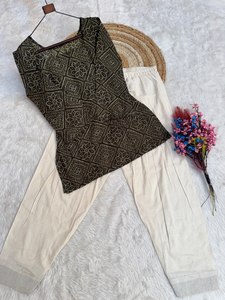 Ensemble décontracté pour femmes, haut Kurti à imprimé ethnique Bandhani et pantalon Farsi - Product Image 3