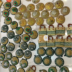 Venta al por mayor de bolsas de hierba natural de Vietnam y llaveros de mini sombrero hechos a mano, regalos de recuerdo rústicos de paja para turistas, decoración del hogar CARYLN - Product Image 6