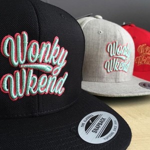 หมวกแก๊ป Snapback หลายสีให้เลือก 6 แผง ปักโลโก้ตัวอักษร สไตล์สตรีท ยูนิเซ็กส์ สีแดง เขียว ดำ เทา ขาว - Product Image 5