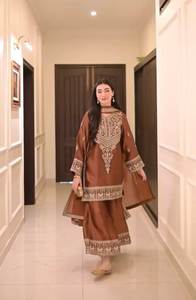 Inspirado en la realeza de Mughal reinventado para la moda de hoy-Mujer inteligente Elegante Georgette Silk Salwar Suit Delicate Gota Patti Party - Product Image 4