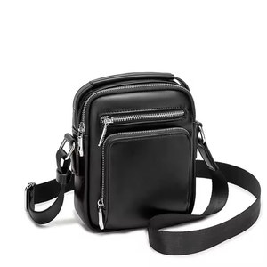 Sac banane en cuir à fermeture éclair avec compartiments faciles d'accès et ajustement sécurisé, sac de taille réglable pour la course, les voyages et l'usage quotidien - Product Image 1
