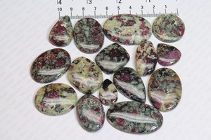 Fantástica piedra preciosa de eudialita suelta y pulida, cabujón de eudialita de tamaño personalizado, ideal para la elaboración de joyas. - Product Image 5