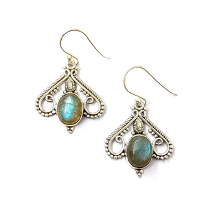 Boucles d'oreilles pendantes en labradorite au design vintage (4,7 grammes) – Bijoux légers en argent sterling pour mariage et soirées - Product Image 3