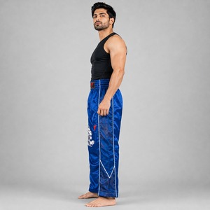 Pantalon de kick-boxing professionnel conçu avec des matériaux de qualité supérieure pour un confort de mouvement illimité et une durabilité accrue. - Product Image 3