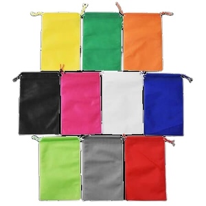 Sacs d'emballage non tissés recyclables avec cordon de serrage, scellage thermique et impression offset pour chaussures et textiles - Product Image 2